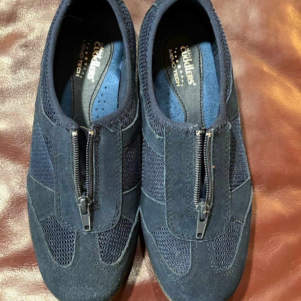 Cobbie Cuddlers suede walking shoes- never worn.